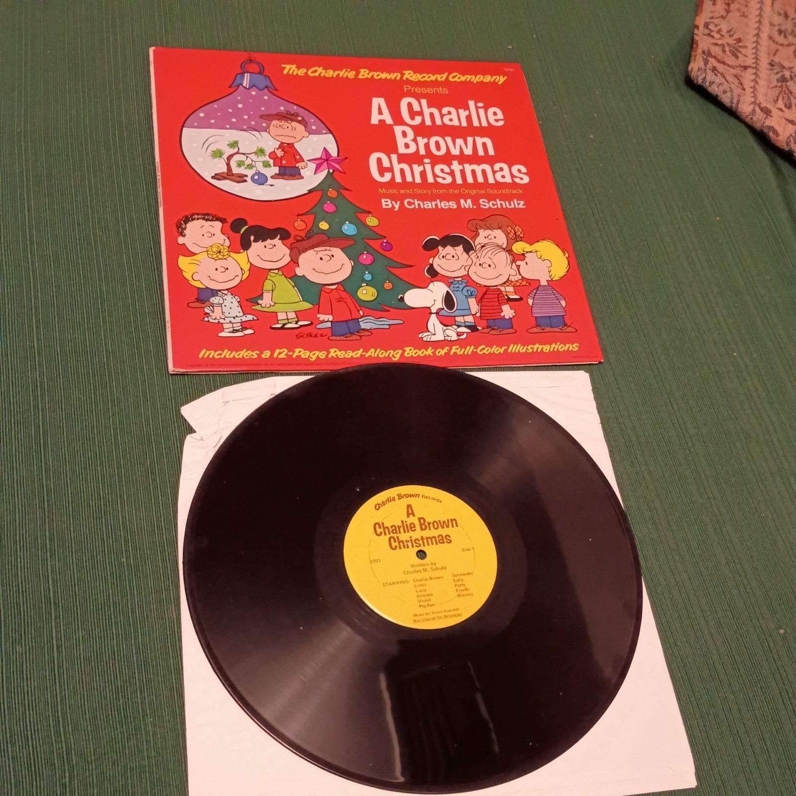 A Charlie Brown Christmas-Charlie Brown Record 3701 NM VINYL 1977 Booklet Snoopy