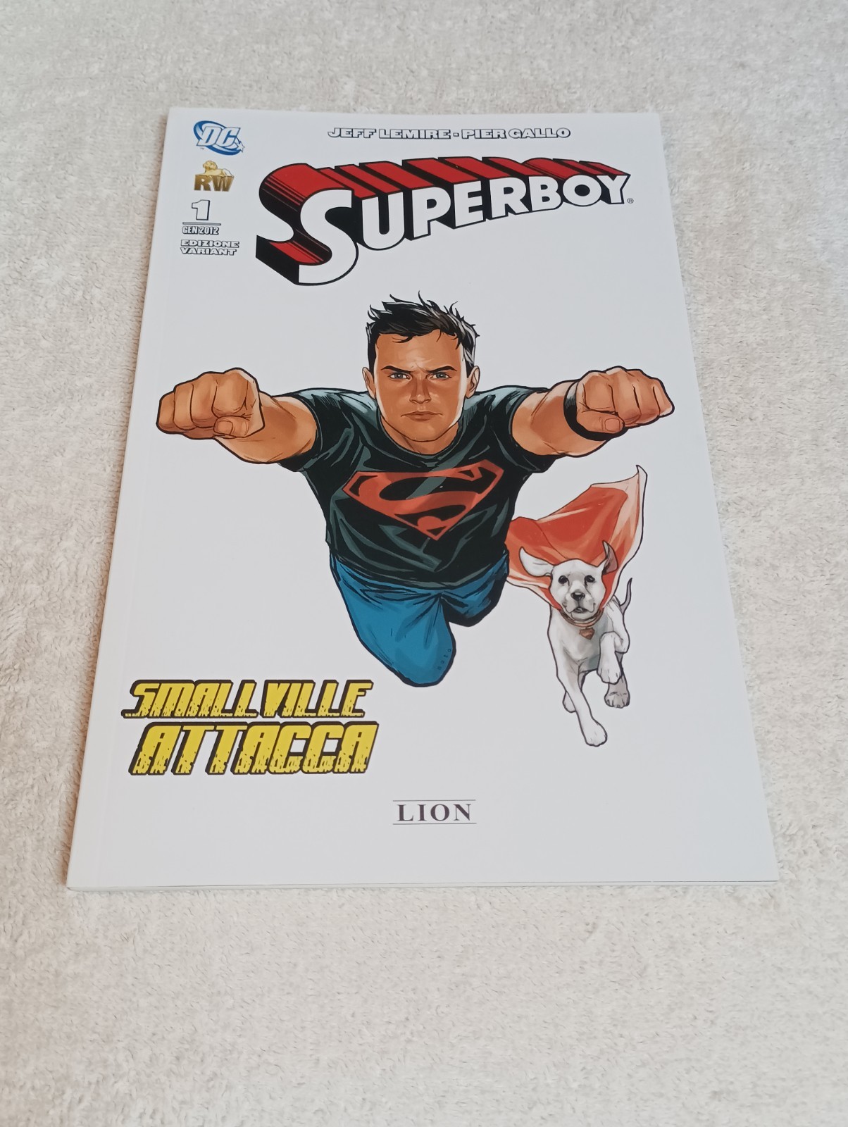 SUPERBOY n. 1 Smallville attacca VARIANT ed. Lion del 2012 DC