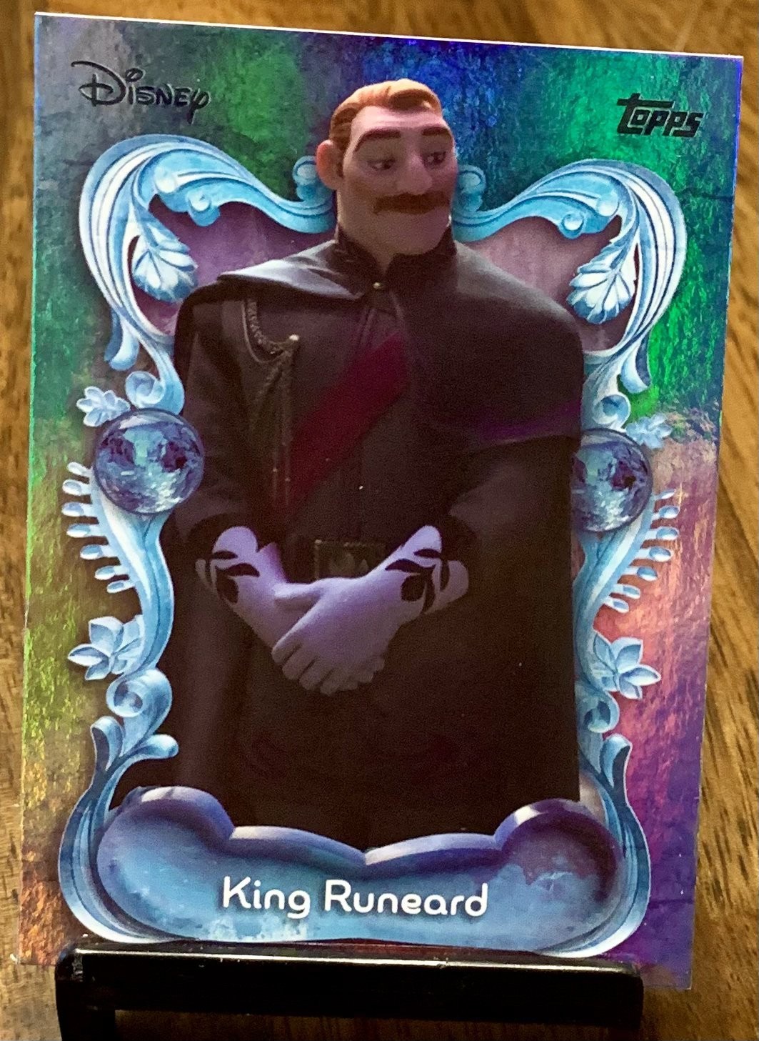 2025 TOPPS DISNEY WONDER - KING RUNEARD - CARTA HOLOFOIL VARIANTE FROZEN F-17