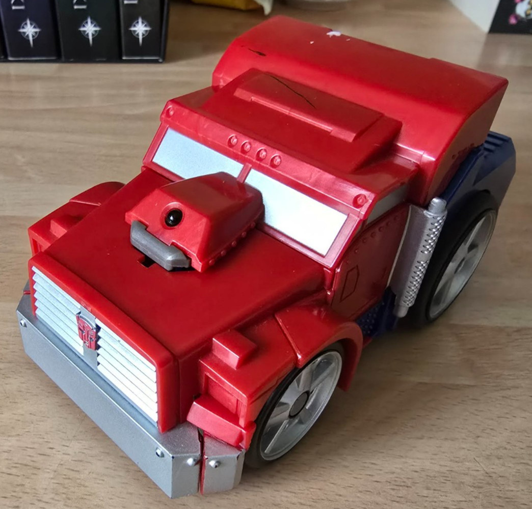 Modellino Transformers Prime RC Rescue Bot Optimus Prime Truck Bot
