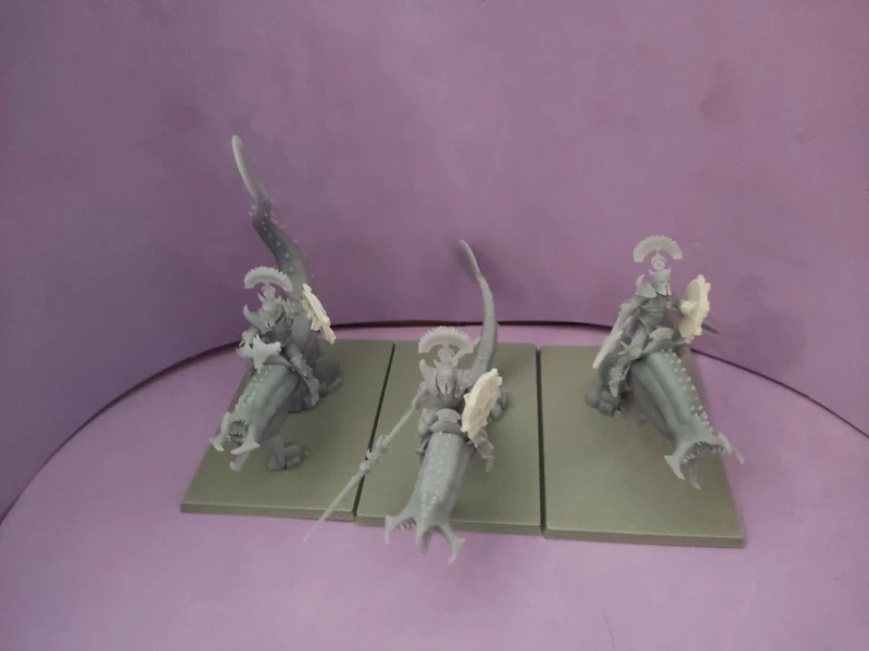3 Slaanesh Knights on Worms.