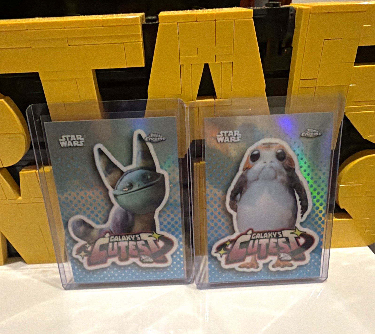 Lotto 2 carte Topps Star Wars Chrome Galaxy's Cutest Tooka Cat/Porg QT-14/12