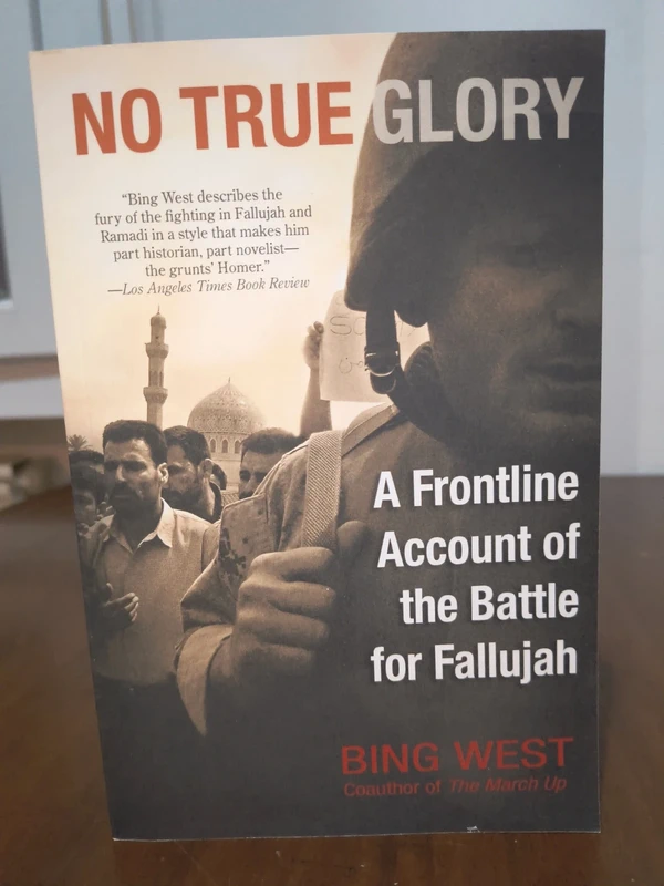 Libro in lingua inglese "no true glory"