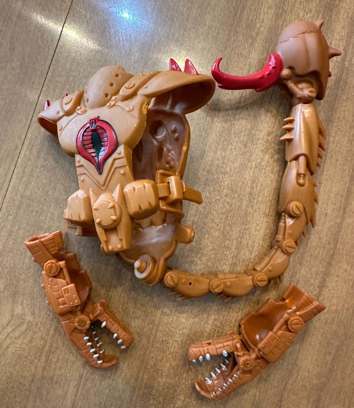 GI Joe Sand Scorpion gilet e artigli, coda spara acqua.