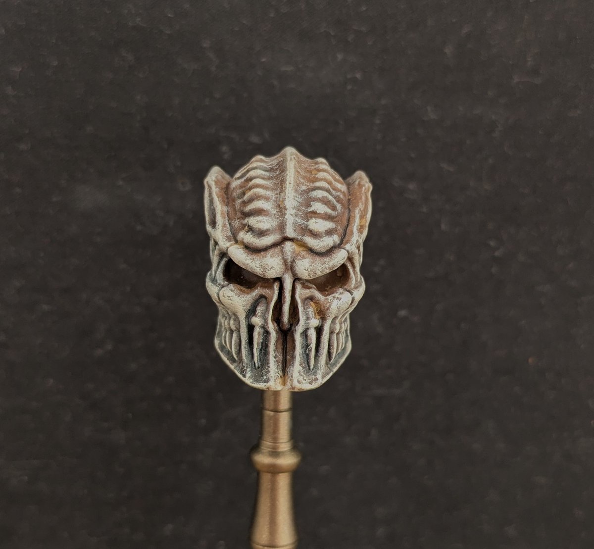 Mythic Legions - Elmetto in osso dipinto testa personalizzata