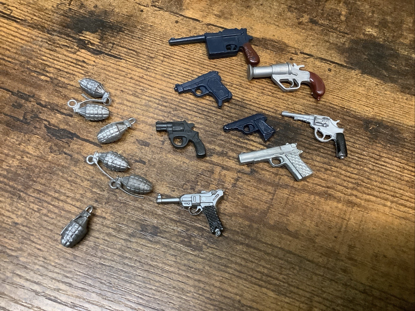 Joblot vintage action man armi piccole e granate
