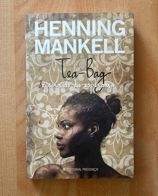 "Tea-Bag - O Sorriso da Esperança" de Henning Mankell