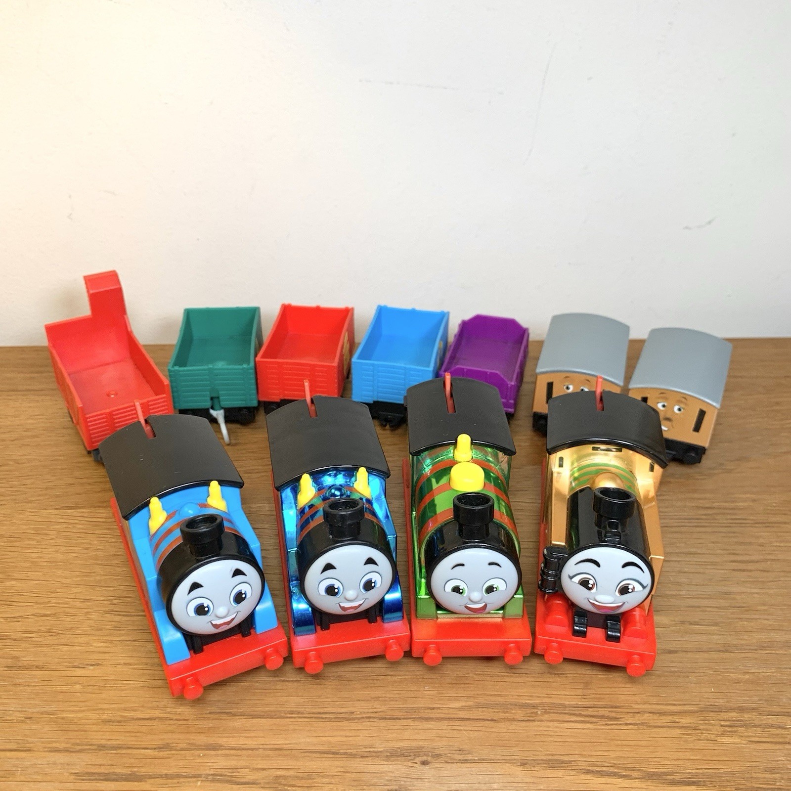 Thomas & Friends Motorized Bundle Of 4 Trains & 6 Carriages