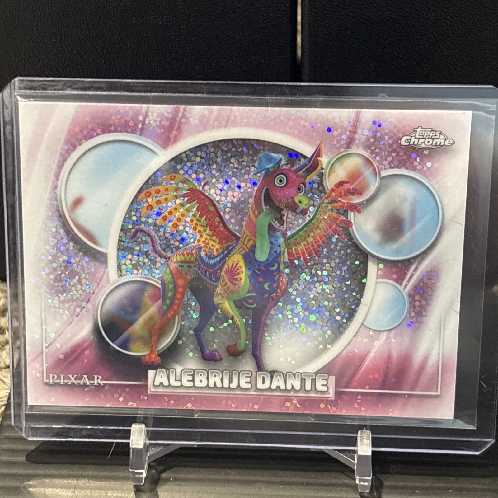2026 Topps Chrome Disney Alebrije Dante #123 Variazione Immagine Base Macchia SSP 