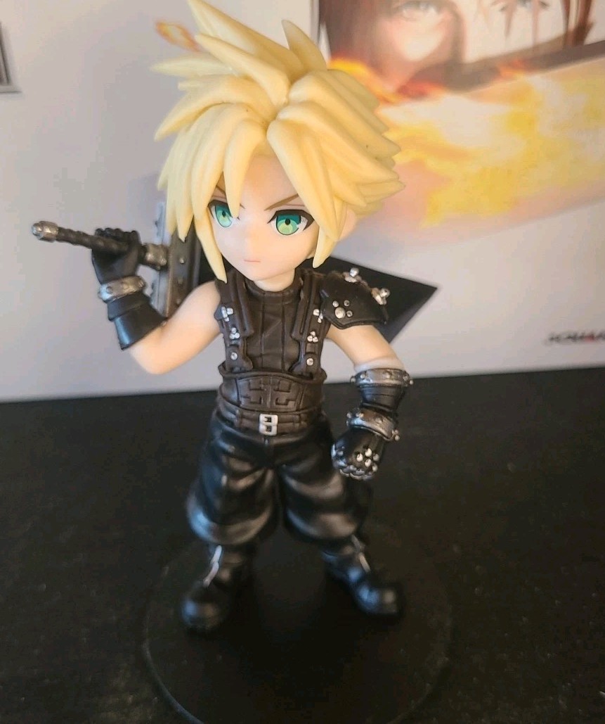 CLOUD STRIFE FINAL FANTASY VII 7 FIGURE NUOVA