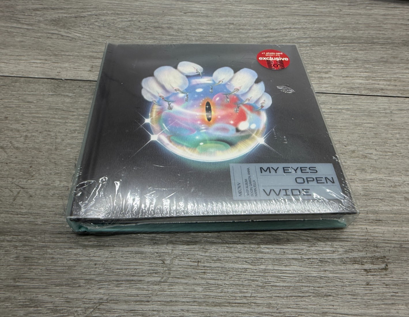 Meovv - Meovv 1st EP Album 'MY Eyes Open Vvide' (Target Exclusive, CD)