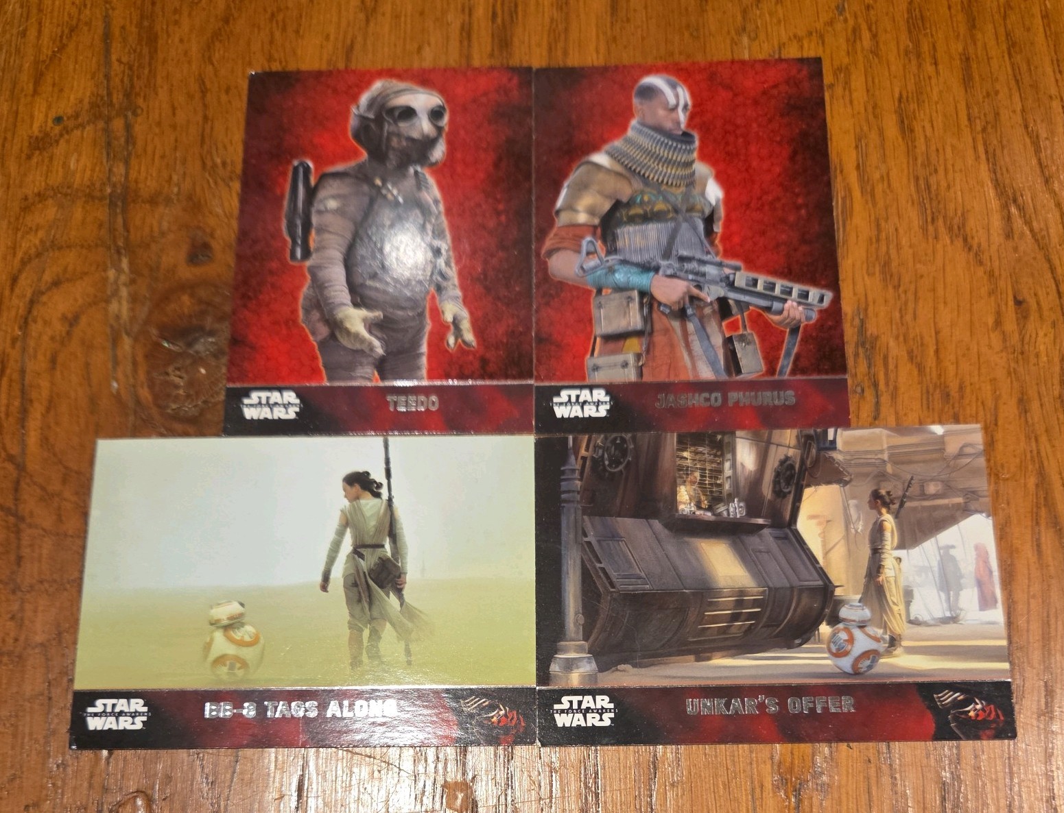 2015 Star Wars The Force Awakens Gold Parallel #82 Unkar's Offer & 3 other cards