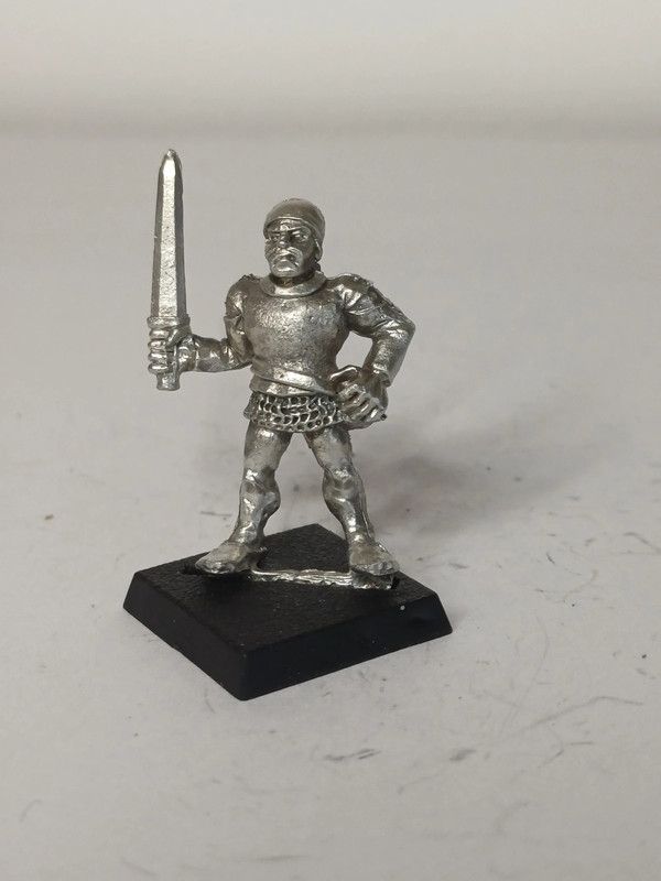 Marauder Miniatures CZ 16 - Citizen Fighter with Sword (1989) Citadel