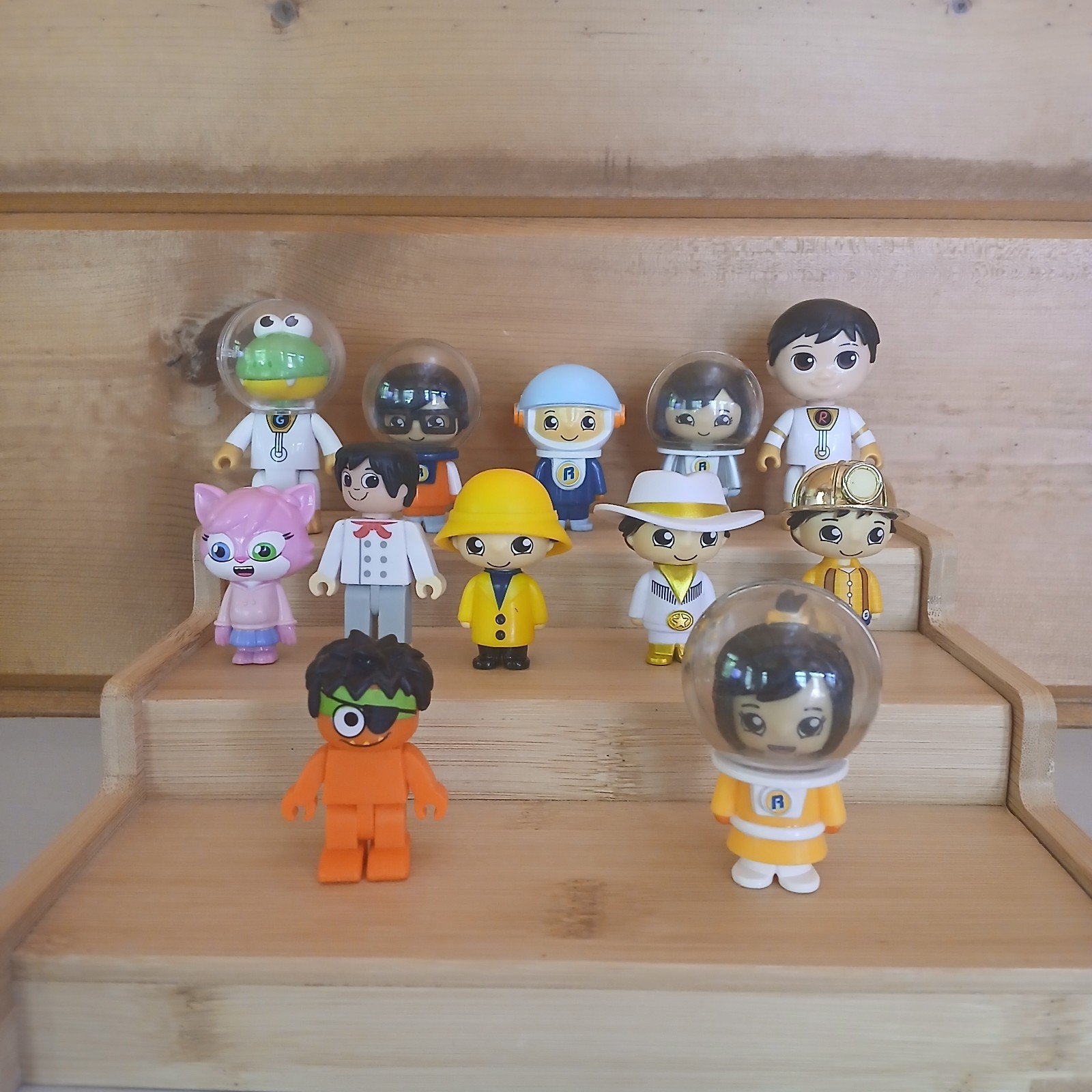 Lotto misto di 12 figurine giocattolo Ryan's World. Tutti diversi. Usato vedi foto ZB3