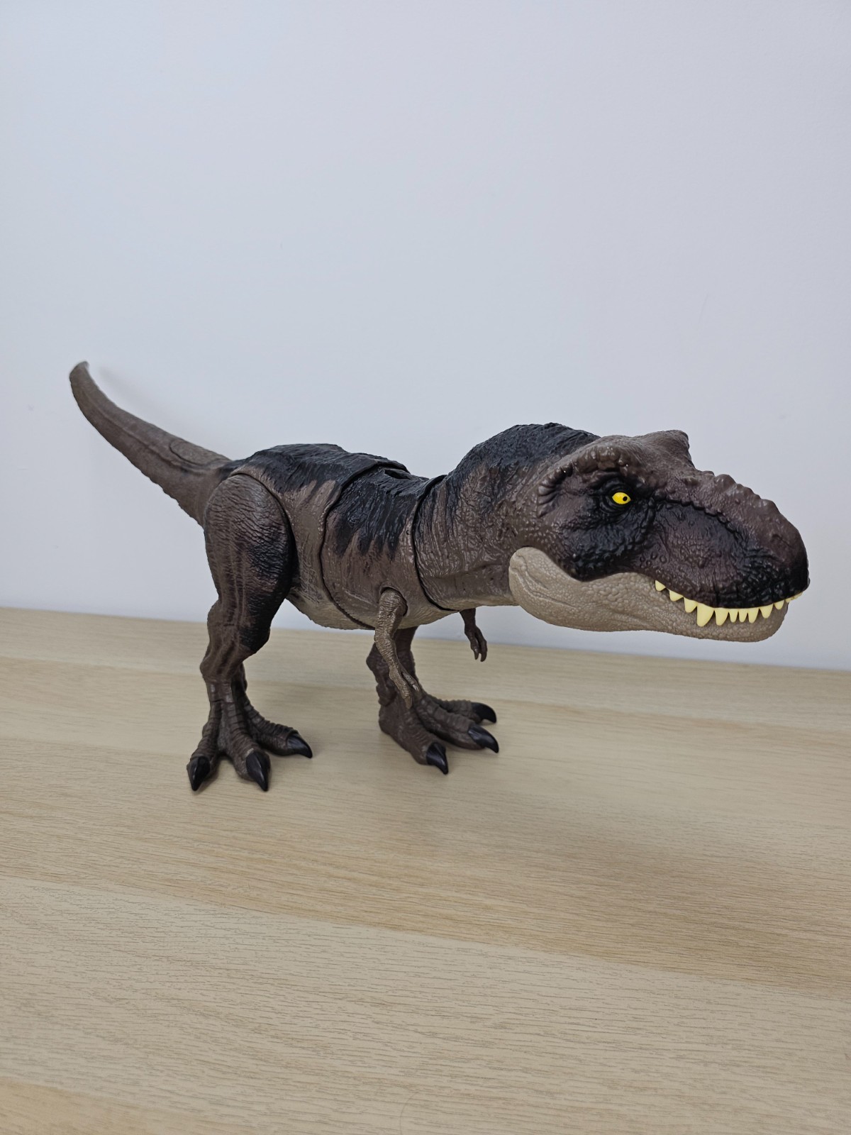 Mattel Jurassic World Thrash 'N Devour Tyrannosaurus Rex Dinosauro Figura