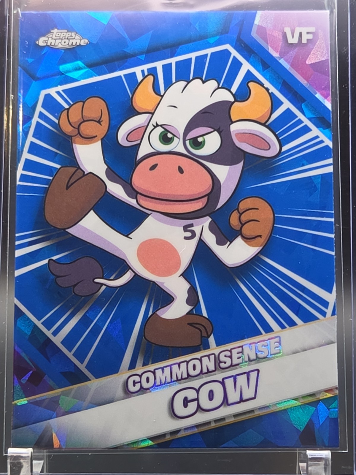 2026 Topps Chrome VeeFriends *Zaffiro* Mucca di buon senso #49 SP edizione limitata