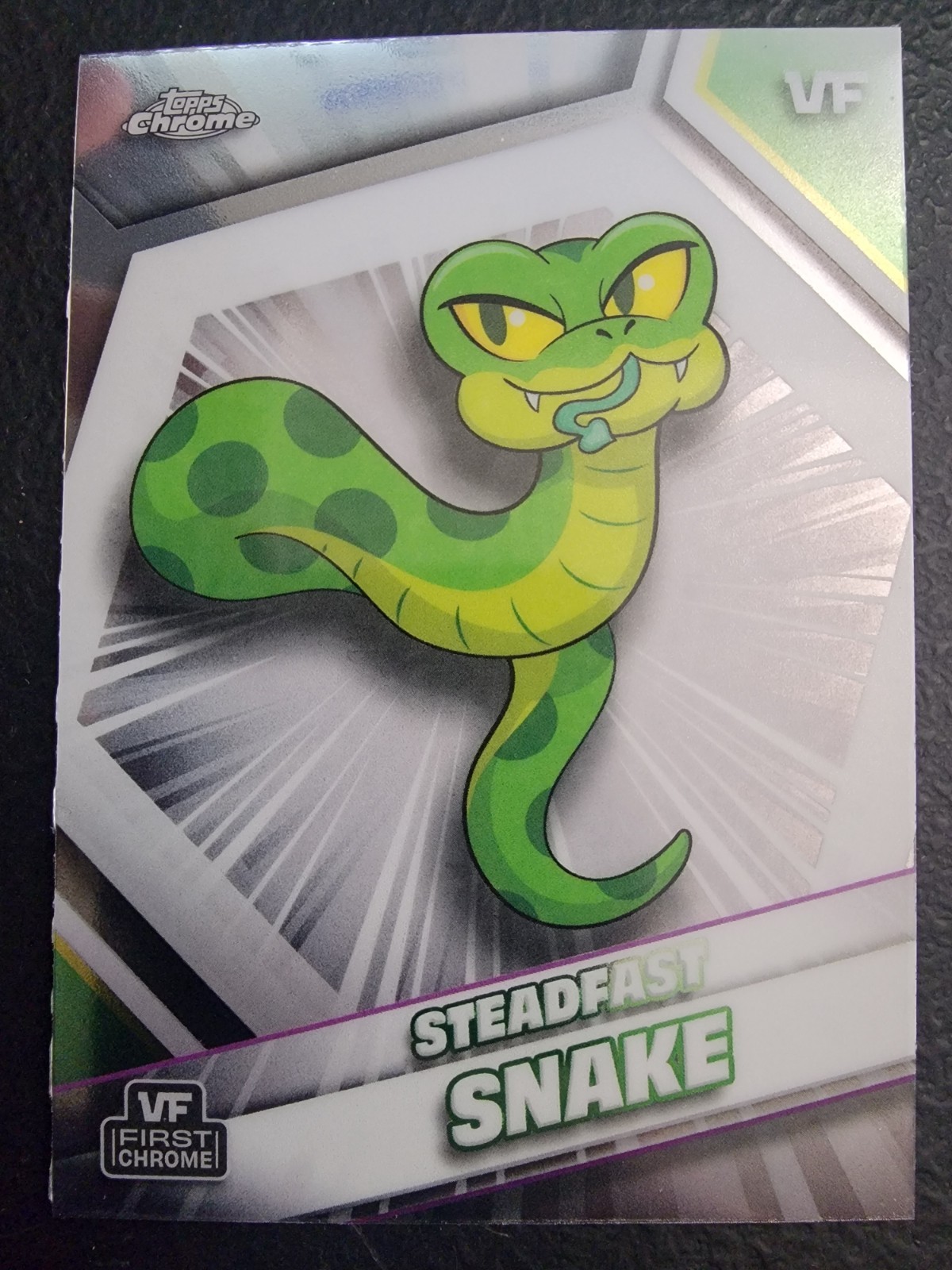 Scheda base 2026 Topps Chrome VeeFriends Steadfast Snake #163