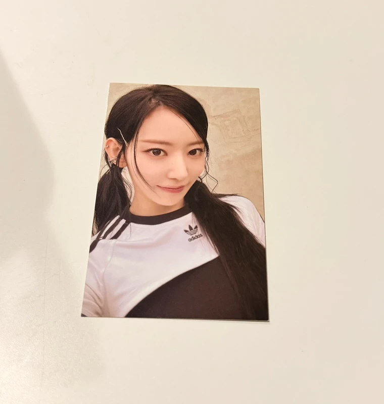 Sakura Lesserafim Photocard