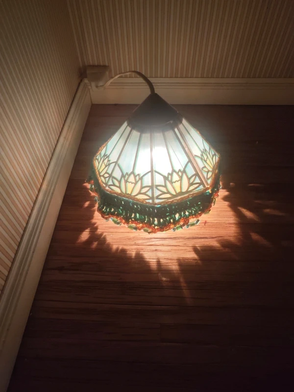 Lámpara en miniatura casa de muñecas