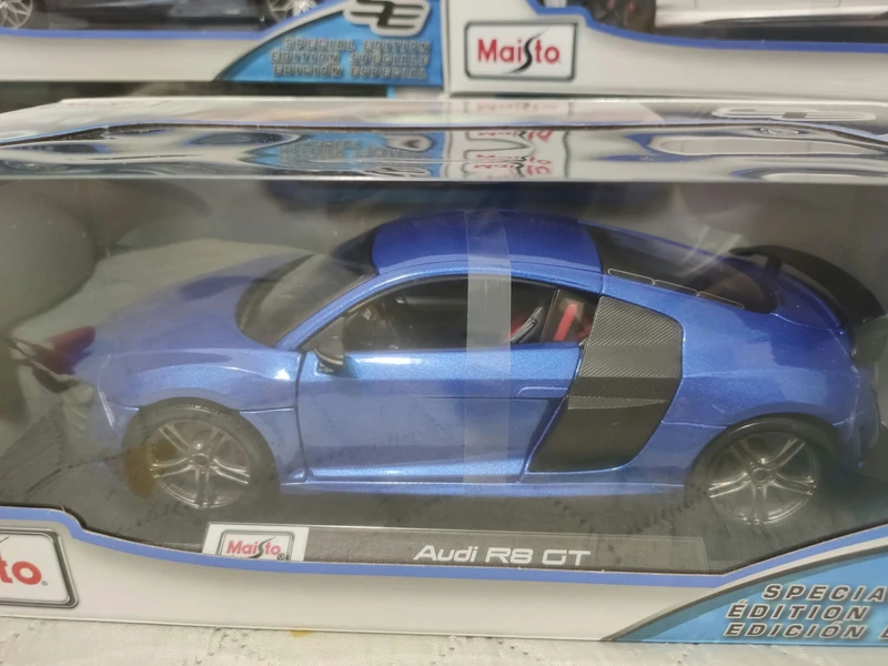 Audi R8 1:18
