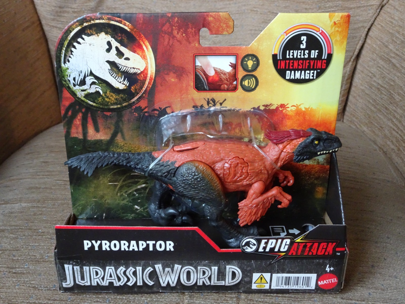 Hasbro Jurassic World Park Epic Attack Pyroraptor 2023 boxed unopened