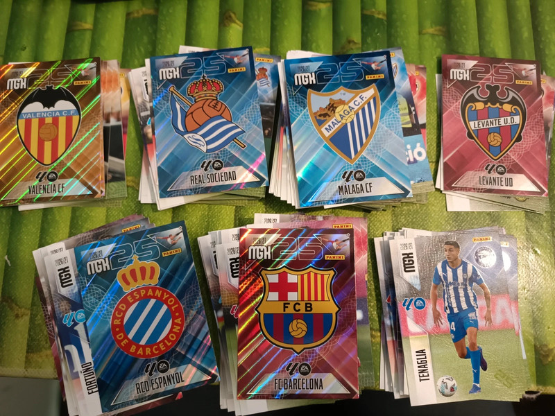 Lote 200 Cartas Megacracks Base y Escudos