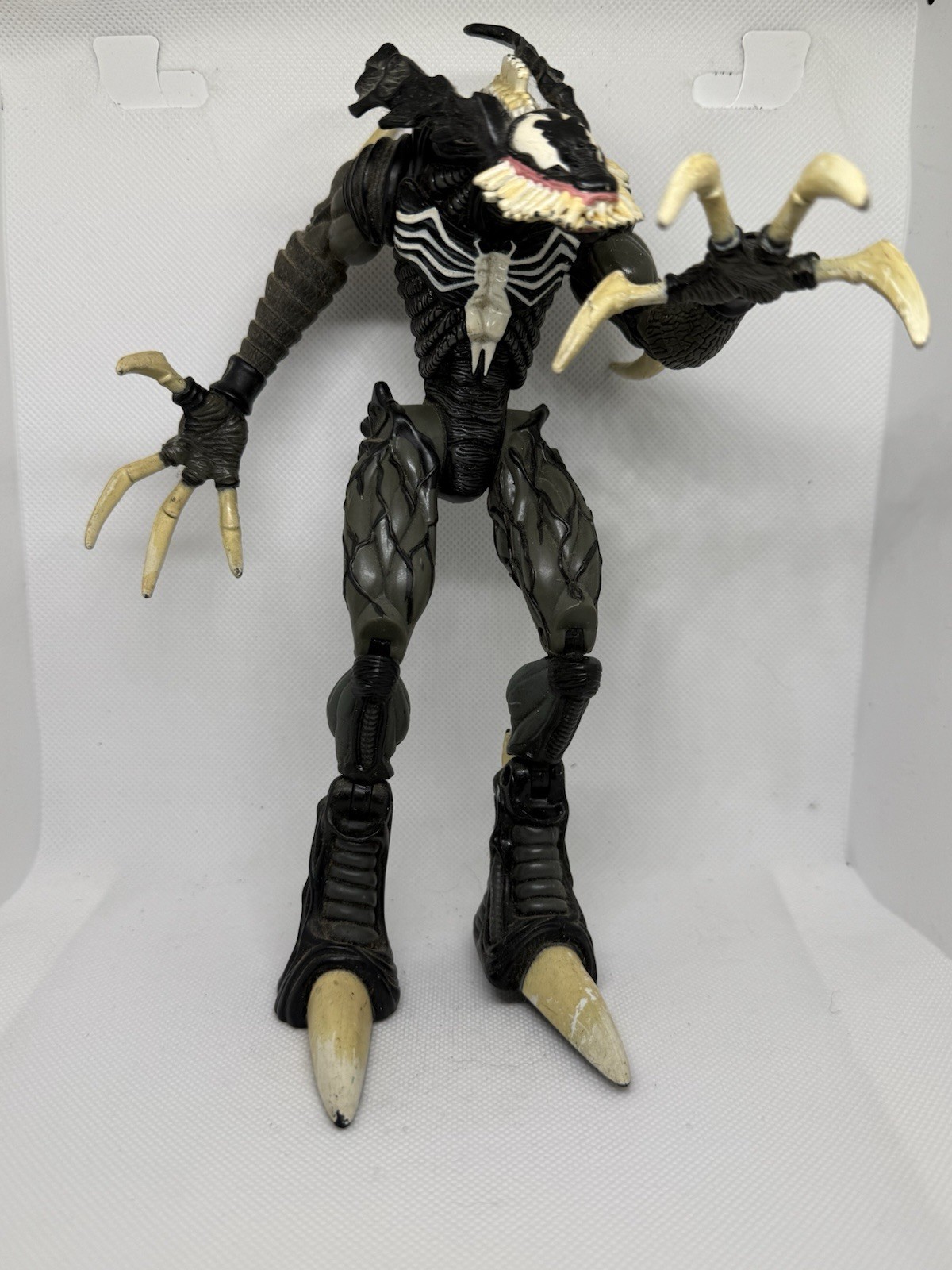 Marvel Toy Biz 1997 Along Came a Spider Venom The Symbiote Figure