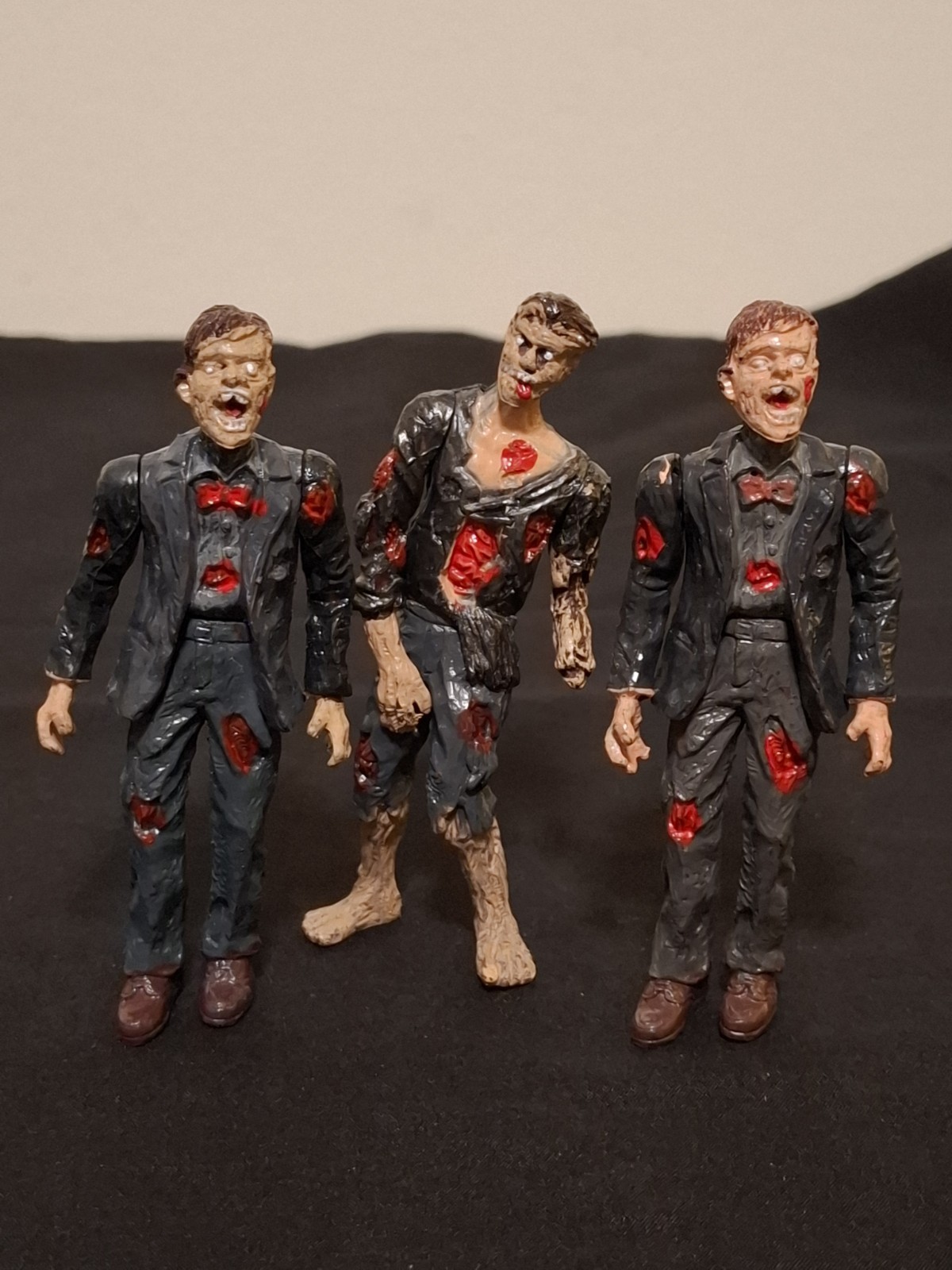 PlayWorld action figure zombie con giunti mobili
