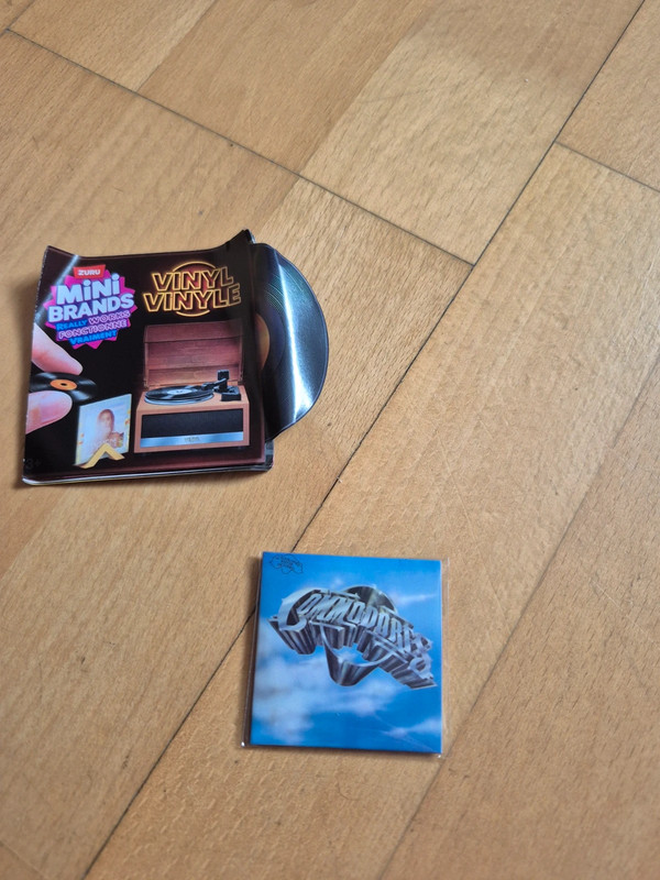 Mini Brands Vinyl brick house