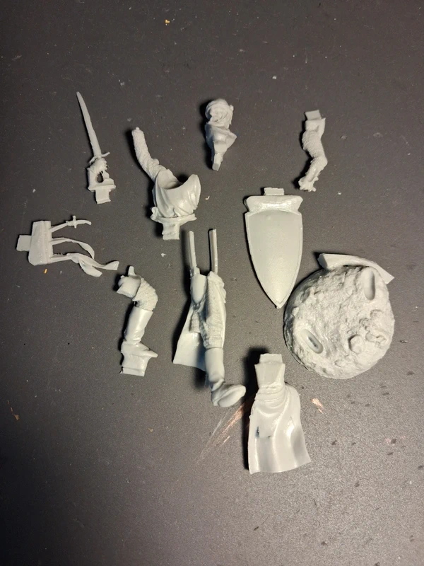 Figurines
