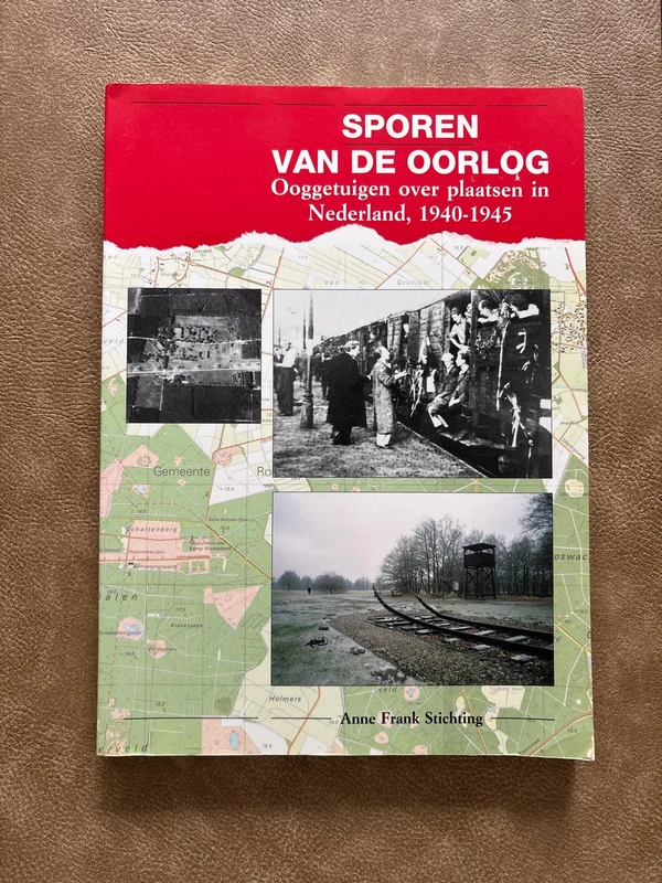 Sporen van de oorlog: Ooggetuigen over plaatsen in Nederland, 1940-1945 (Dutch Edition)