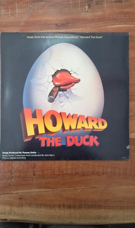 'Howard the Duck' auf Schallplatte. Das Set ist inklusive des dazugehörigen Posters.