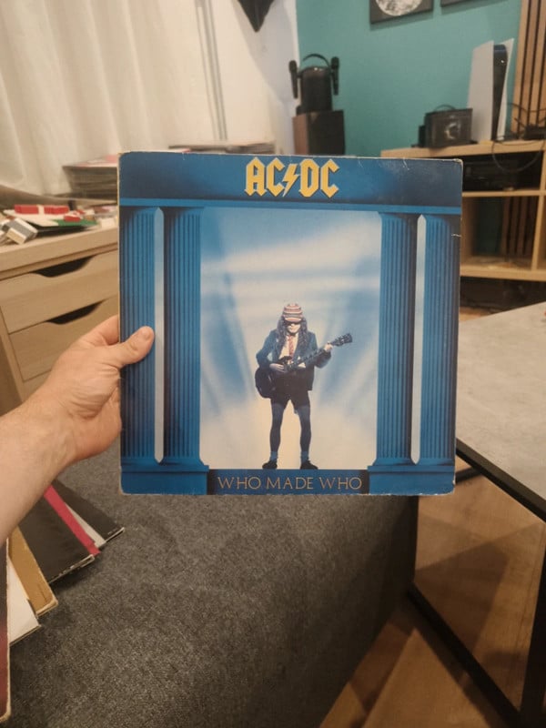 Vynile ACDC who made who