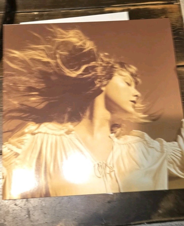  Taylor Swift's "Fearless (Taylor's Version)"  SPECIAL EDITION Gold 3 Lps