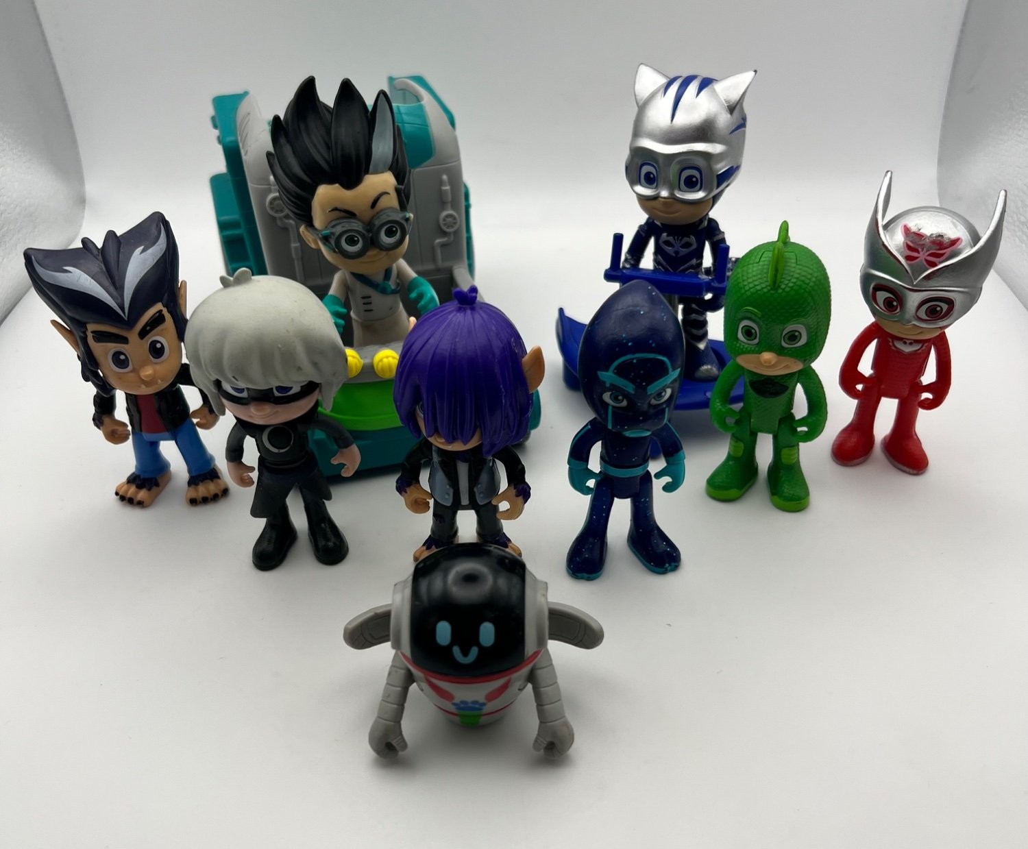 Pacchetto giocattolo Just Play PJ Masks 9 personaggi e 2 veicoli Romero Lab Catboy Wolfy