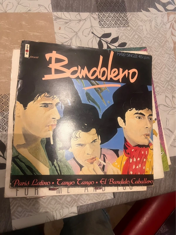 Bandolero, que incluye su exitoso tema «Paris Latino»