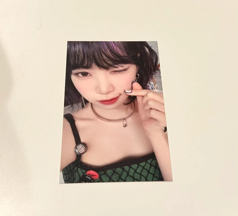 Chaewon Lesserafim Photocard