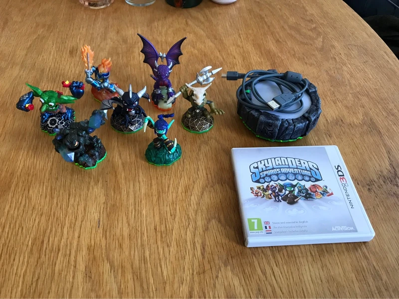 Lot figurine Skylanders +3 jeu 3DS et plateforme