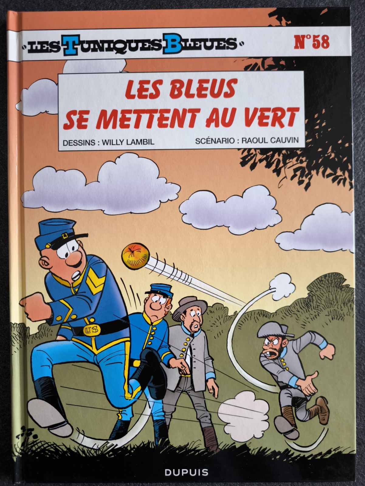 BD Les tuniques bleues - 58 - Les bleus se mettent au vert - EO 2014