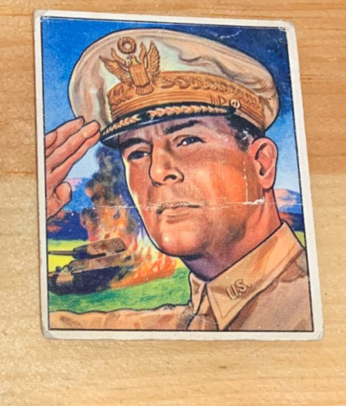 Raro 1951 Bowman Fight The Red Menace #2 Gen. MacArthur Heads forze delle Nazioni Unite sgualcito