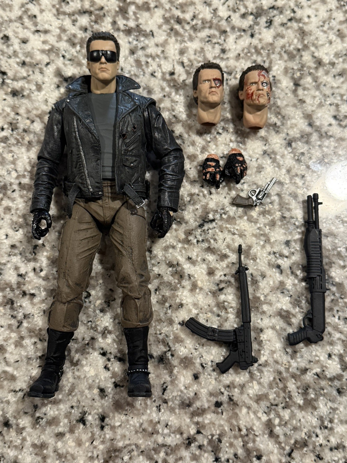 Modellino NECA Terminator T-800 Police Station Assault Ultimate 7'' completo