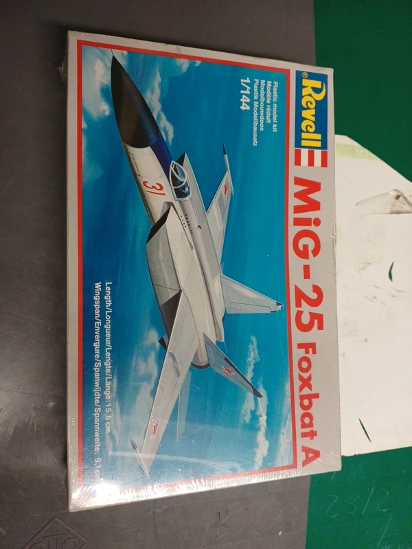 Mig 25