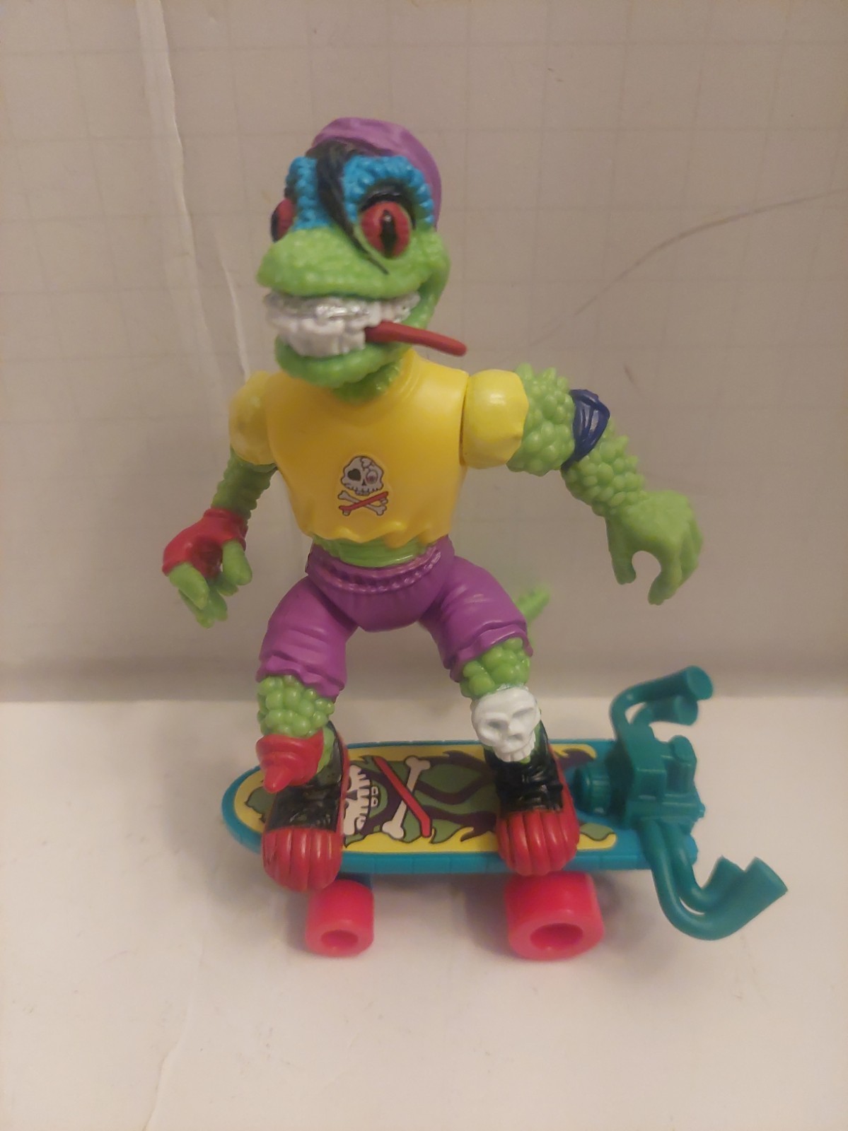 Figurina Teenage Mutant Ninja Turtles Mondo Gecko 4" con accessori Playmates 2022