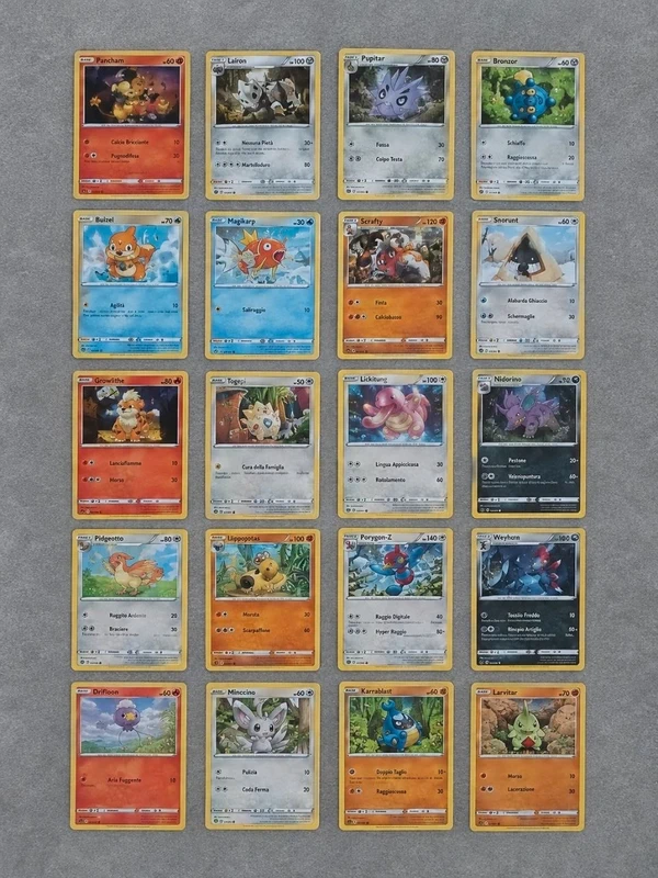 Lotto 70 carte Pokémon  + Poké Ball + album