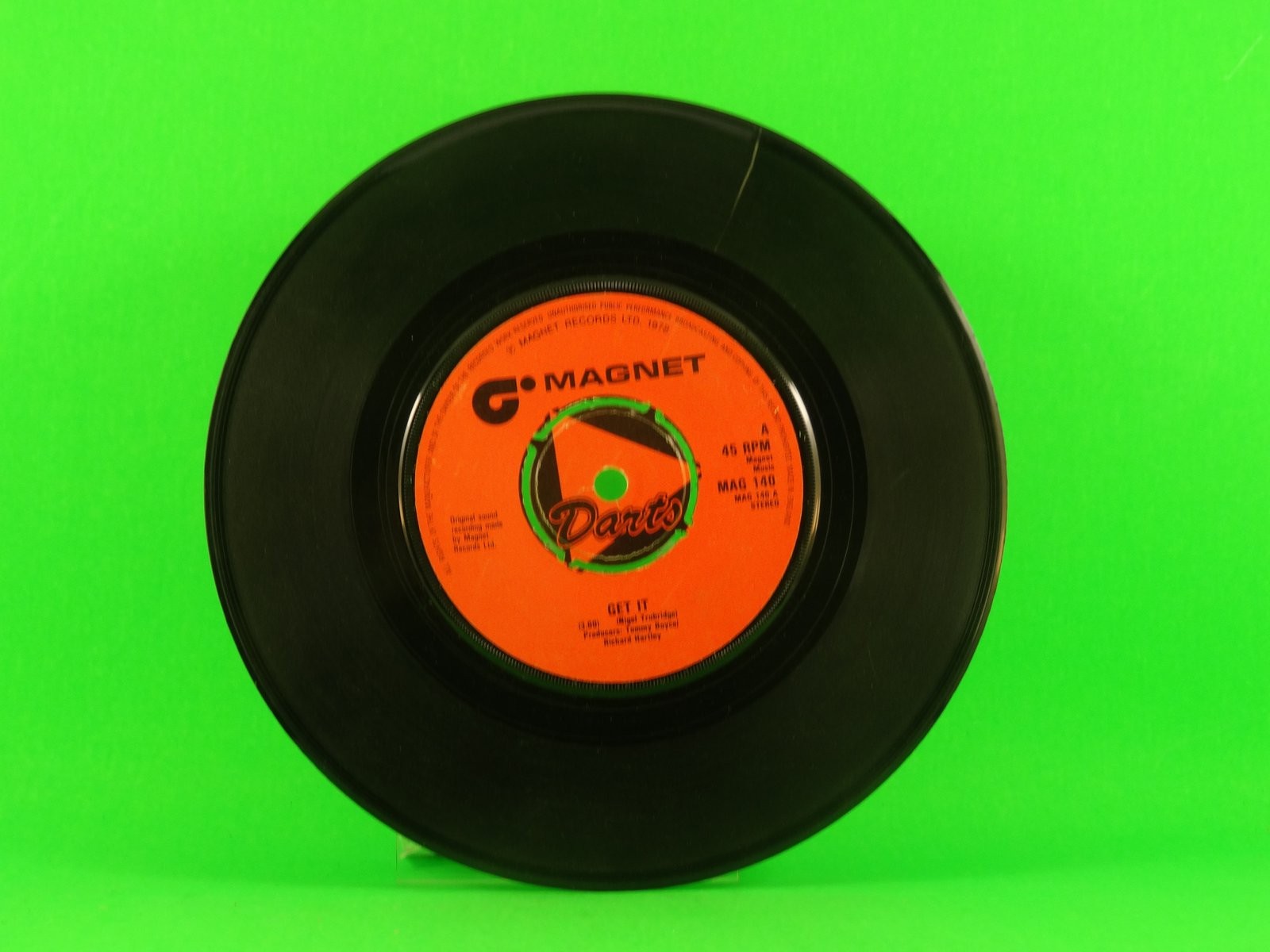 DARTS GET IT (plain sleeve) (1) (137) 7" MAGNET
