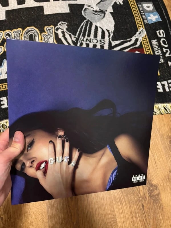 Olivia Rodrigo guts vinyl op donker paars vinyl