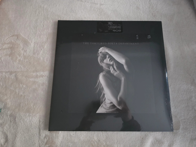 Nieuw Taylor Swift TTPD The Black Dog