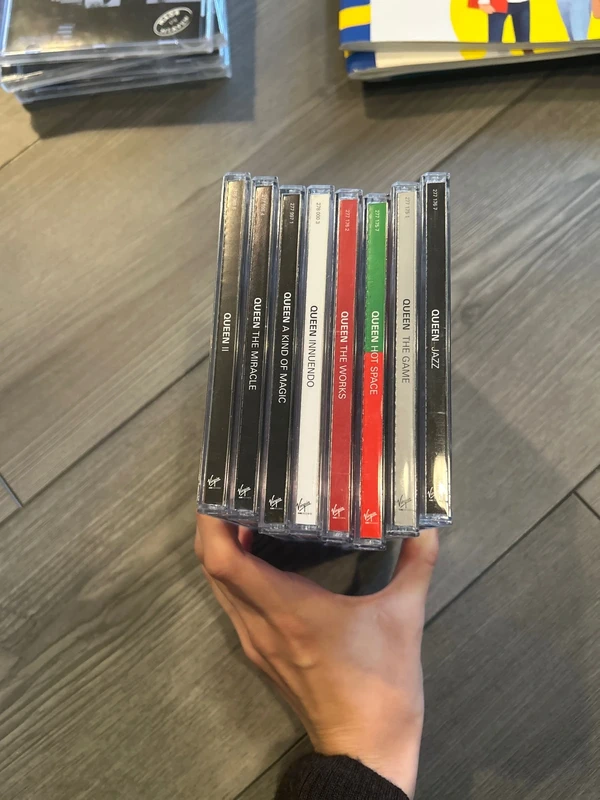 Lot 8 CD Queen