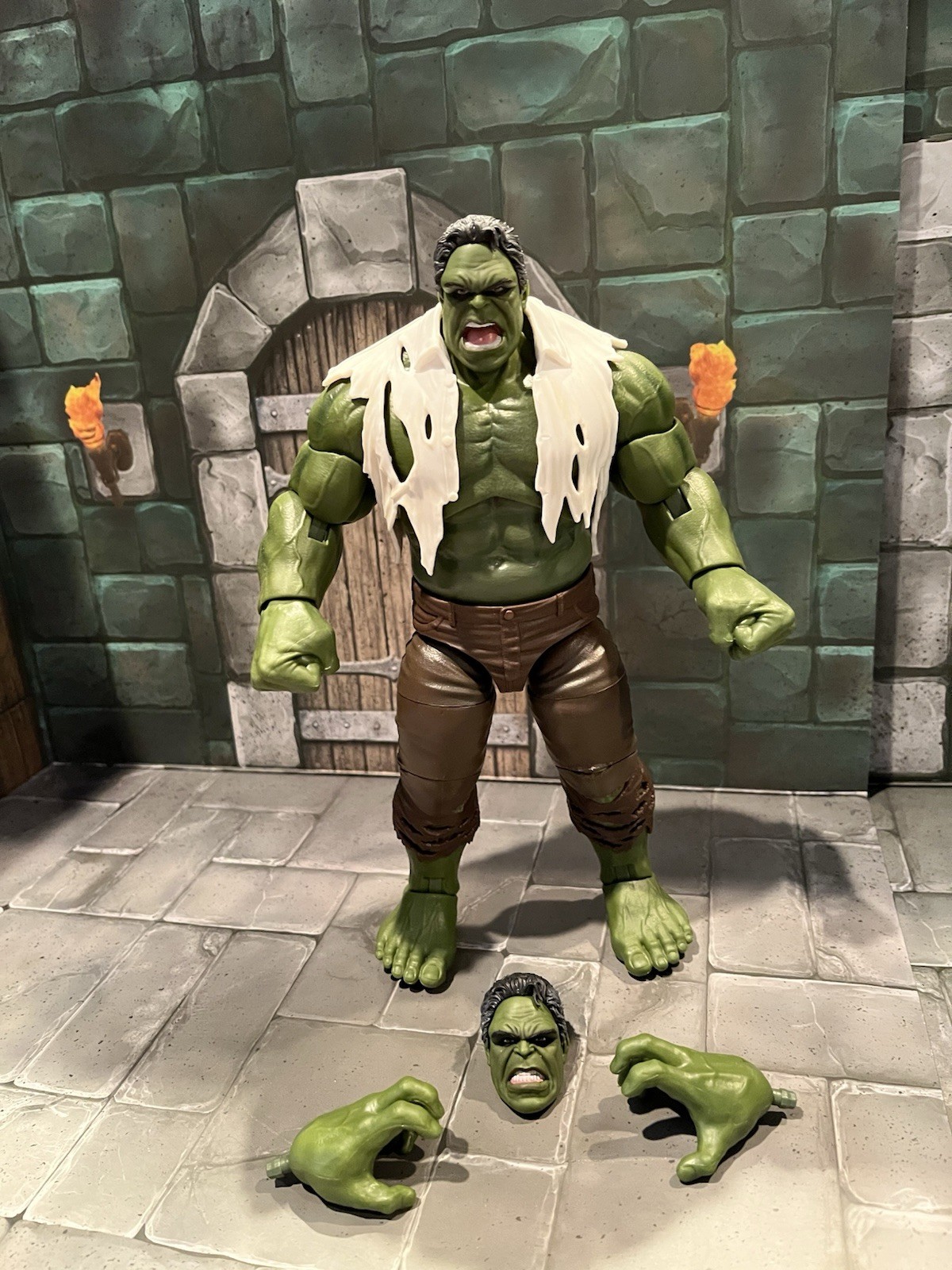 Marvel Legends Hulk Spiderman nuovo giorno. Come si vede in foto.