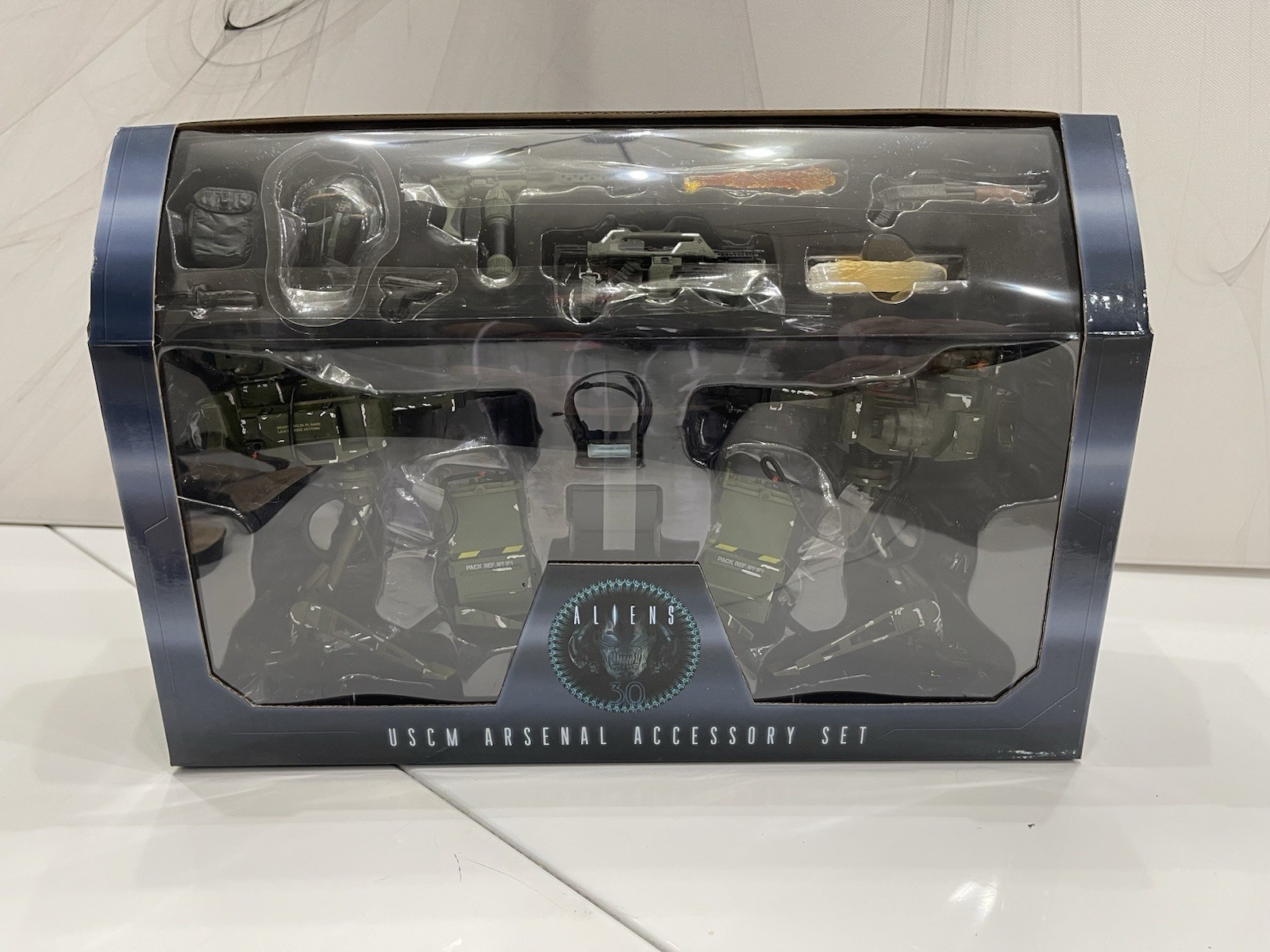 Aliens USCM Arsenal 14 piece accessory set NECA NIB